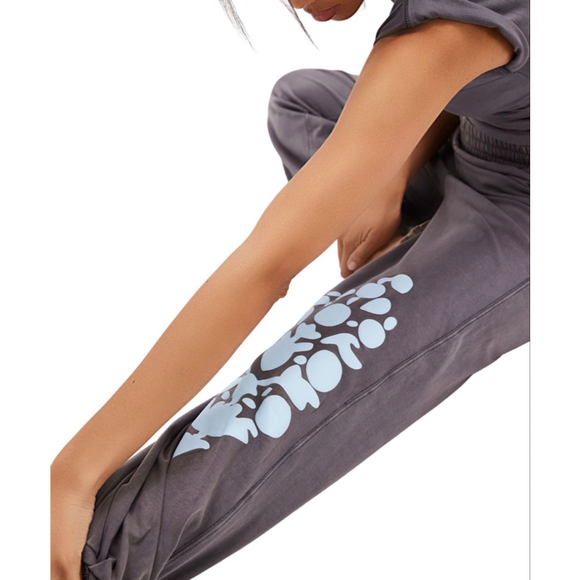 Free People Movement Logo Hot Shot Crossover Set NWT Dark Shadow Size Medium - Picture 4 of 6